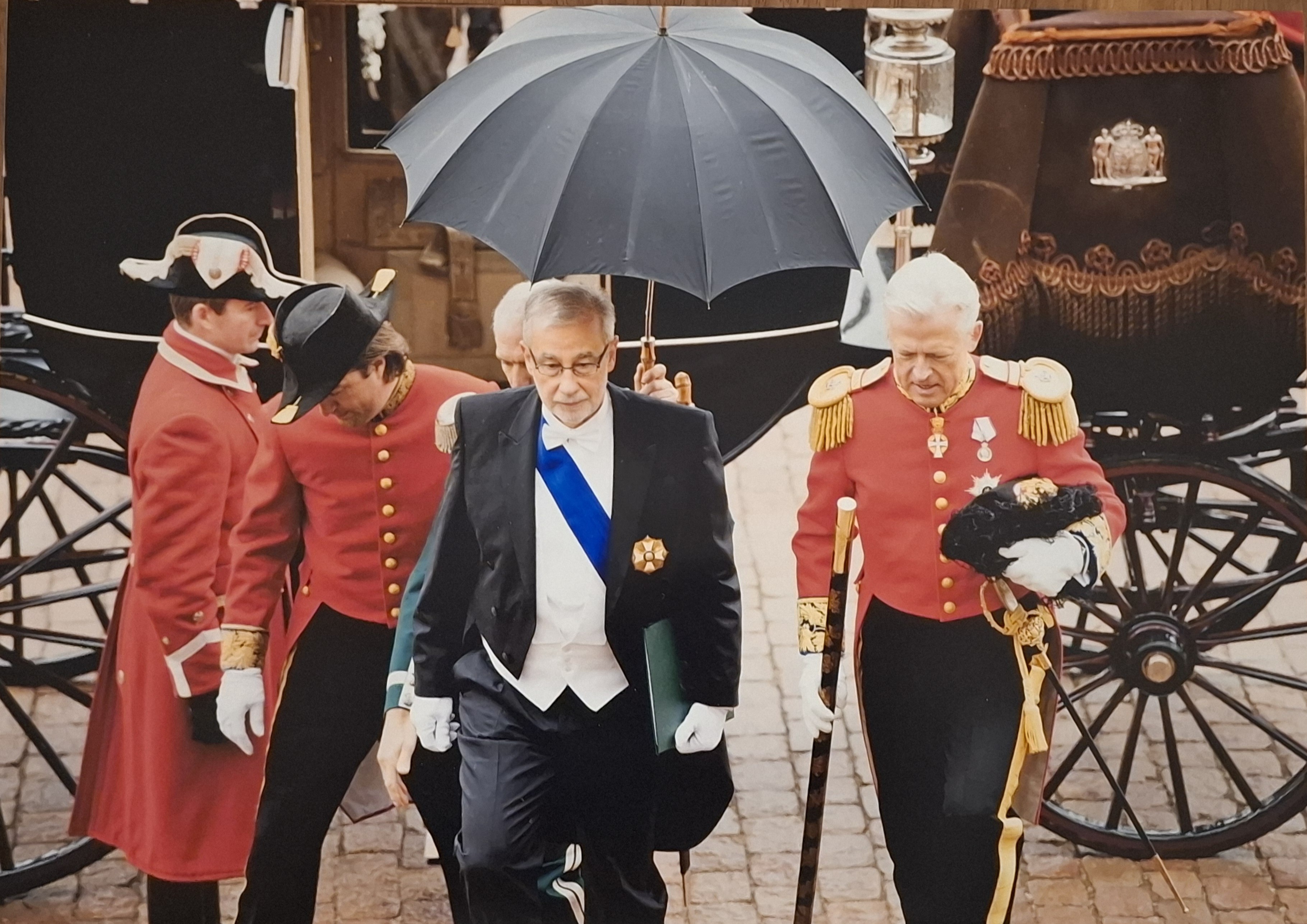 Recepção ao embaixador Carlos Paranhos, que chegava no local da cerimônia de apresentação de credenciais à família real dinamarquesa.